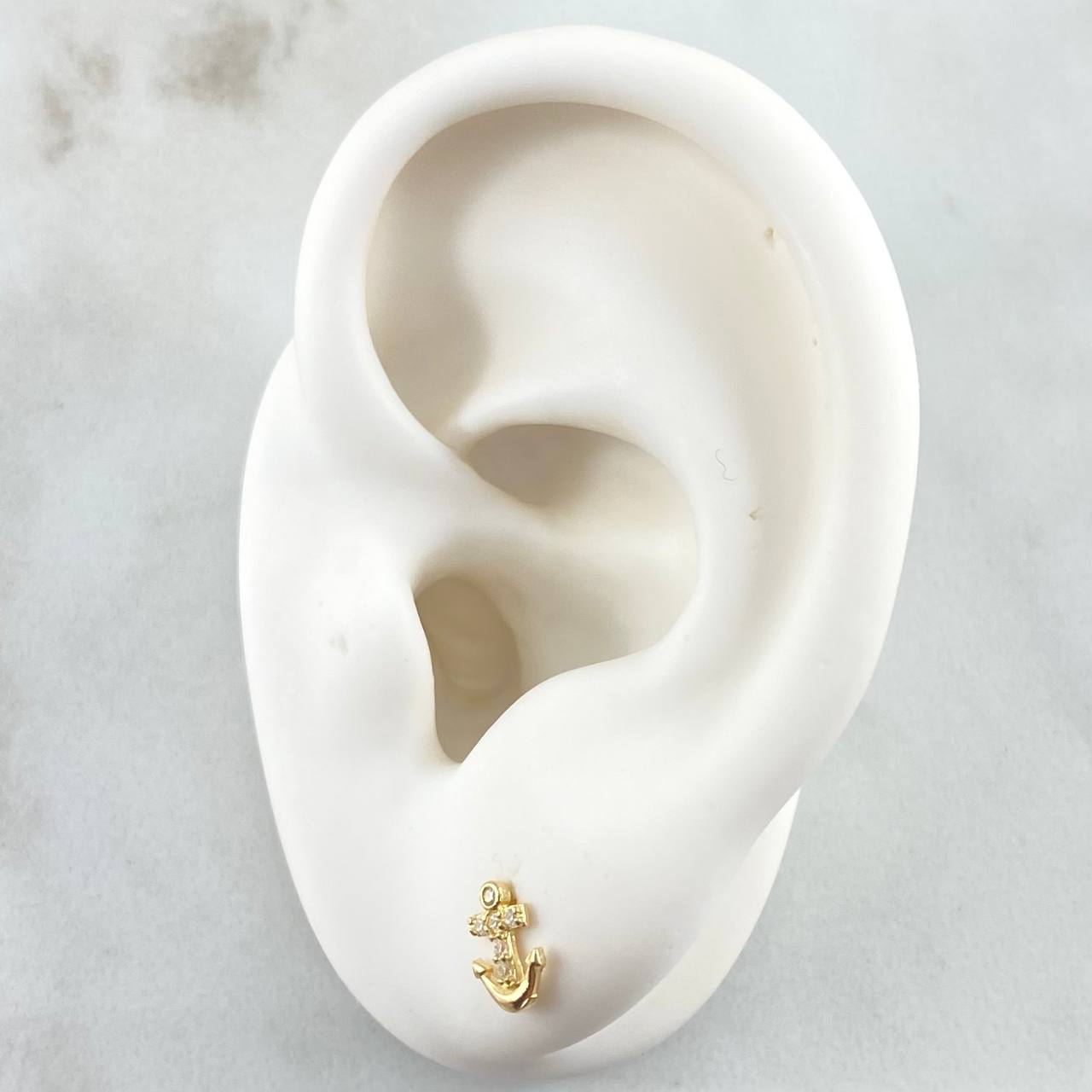 Topos Cruz Anclada 0.7gr / 6.5mm Circones Blancos Oro Amarillo 18K