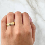 Anillo Borde Basteado 5.05gr / Circones Blancos Oro Amarillo 18K