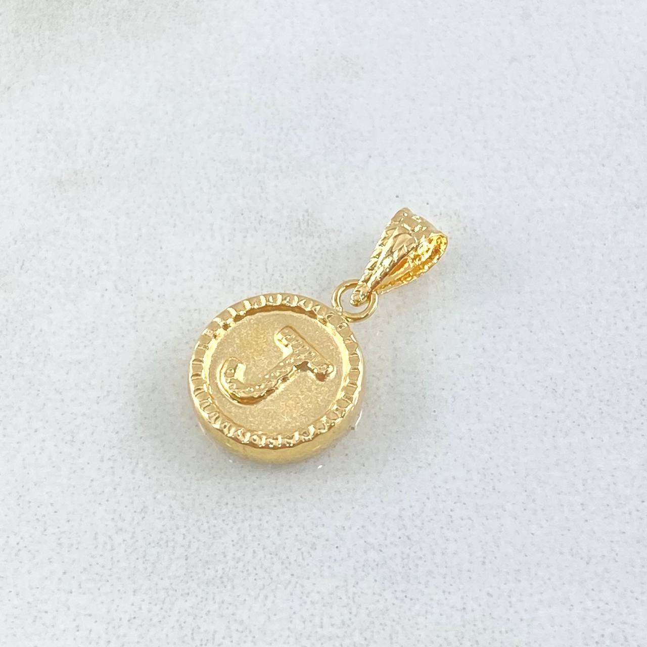 Dije Letra J 0.6gr / 1.7cm / Circulo Cargador Bordeado Oro Amarillo 18K