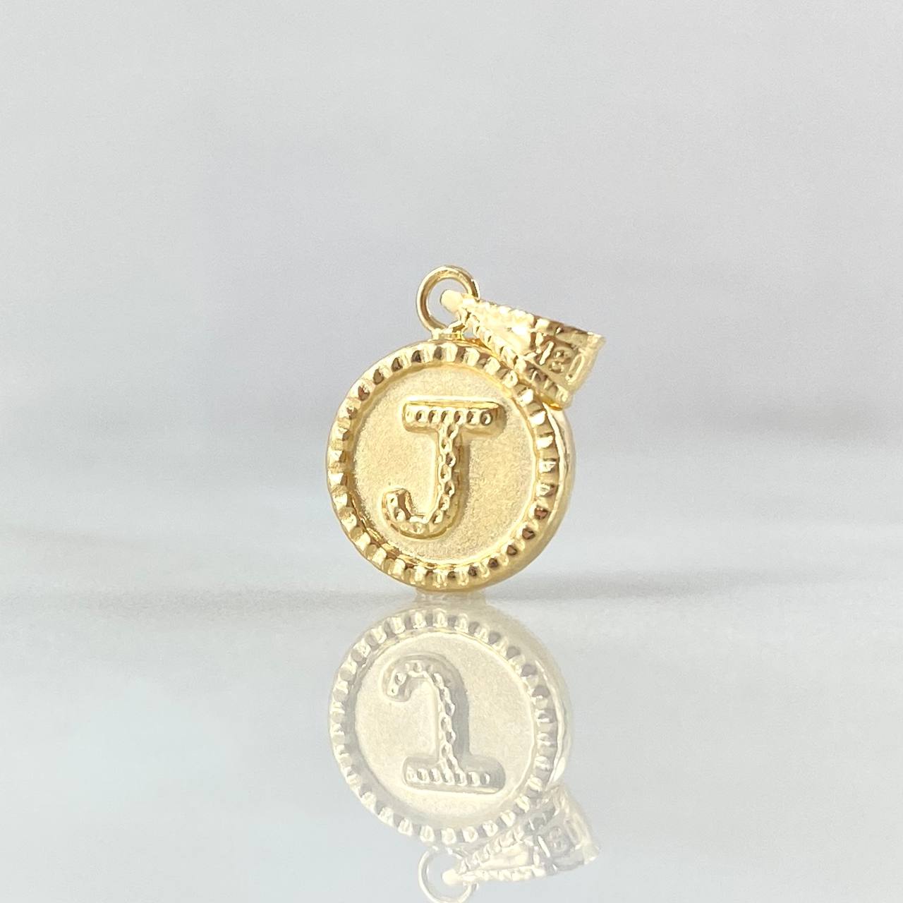 Dije Letra J 0.6gr / 1.7cm / Circulo Cargador Bordeado Oro Amarillo 18K