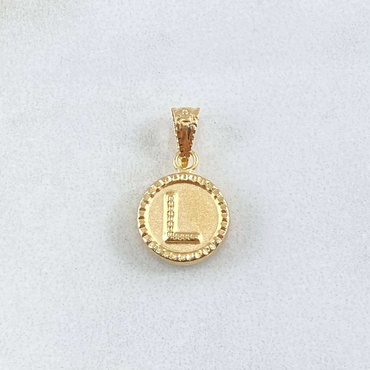 Dije Letra L 0.6gr / 1.7cm-Mate-Bordeado Oro Amarillo 18K ©