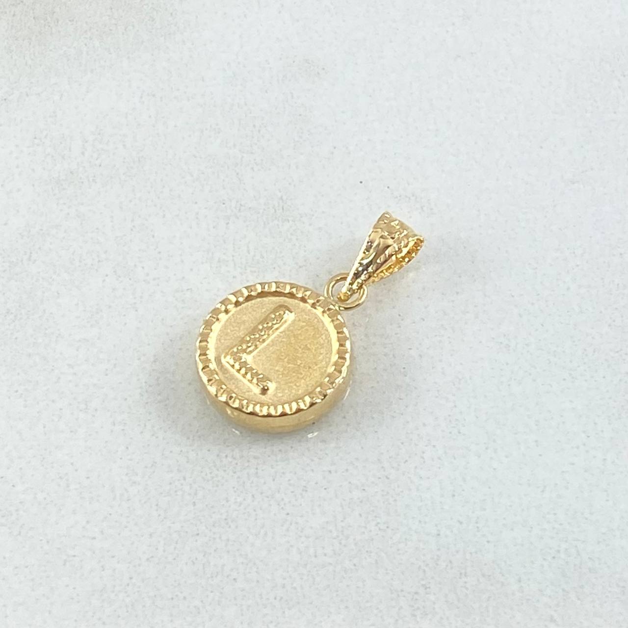Dije Letra L 0.65gr / 1.7cm / Circulo Cargador Bordeado Oro Amarillo 18K