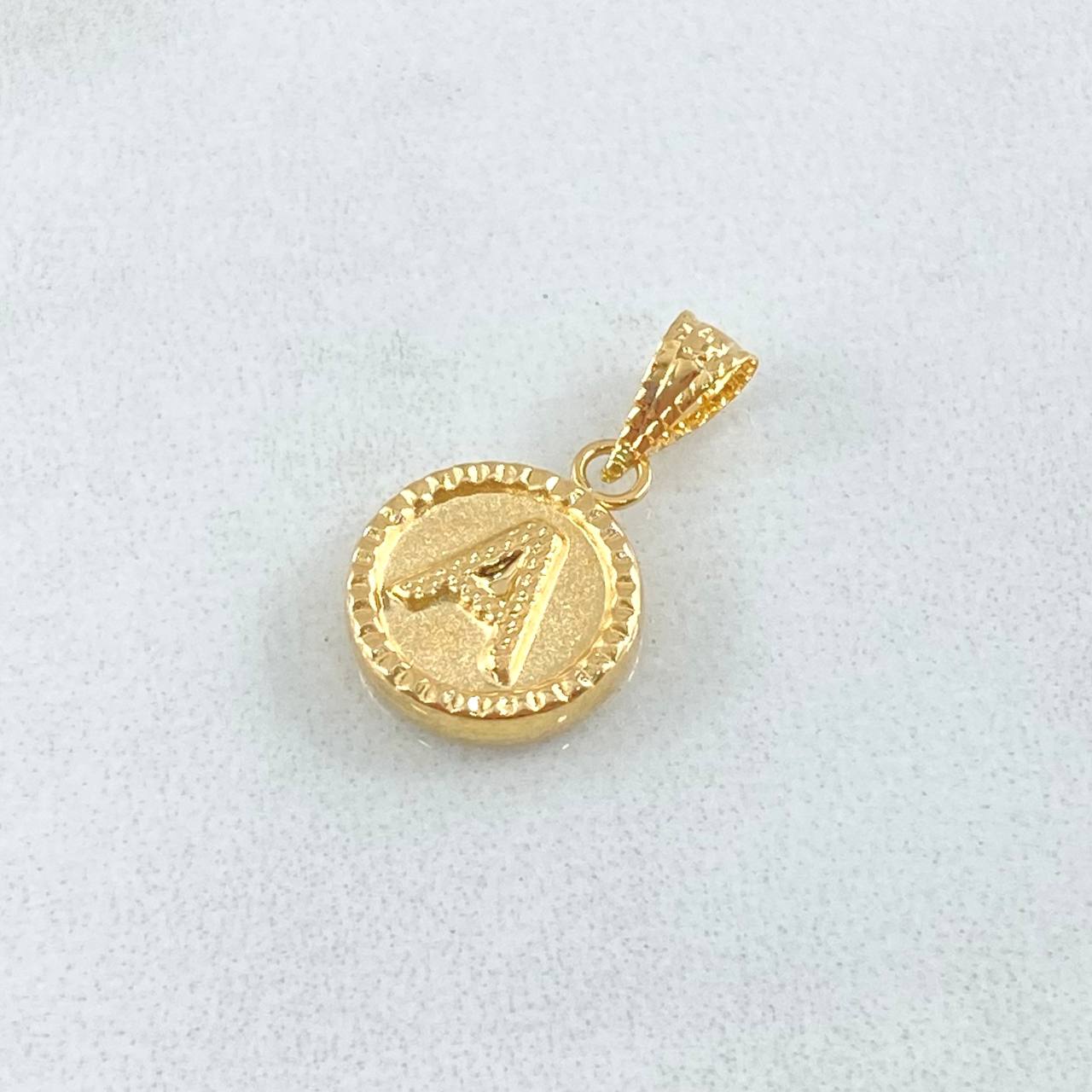 Dije Letra A 0.55gr / 1.7cm-Mate-Bordeado Oro Amarillo 18K ©