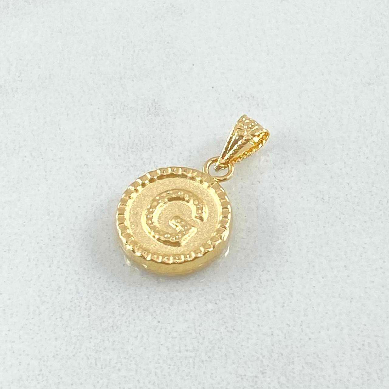 Dije Letra G 0.6gr / 1.7cm / Circulo Cargador Bordeado Oro Amarillo 18K
