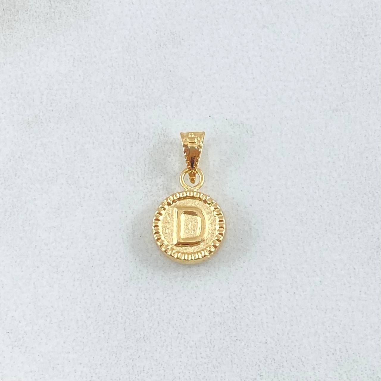 Dije Letra D 0.4gr / 1.4cm / Circulo Cargador Bordeado Oro Amarillo 18K