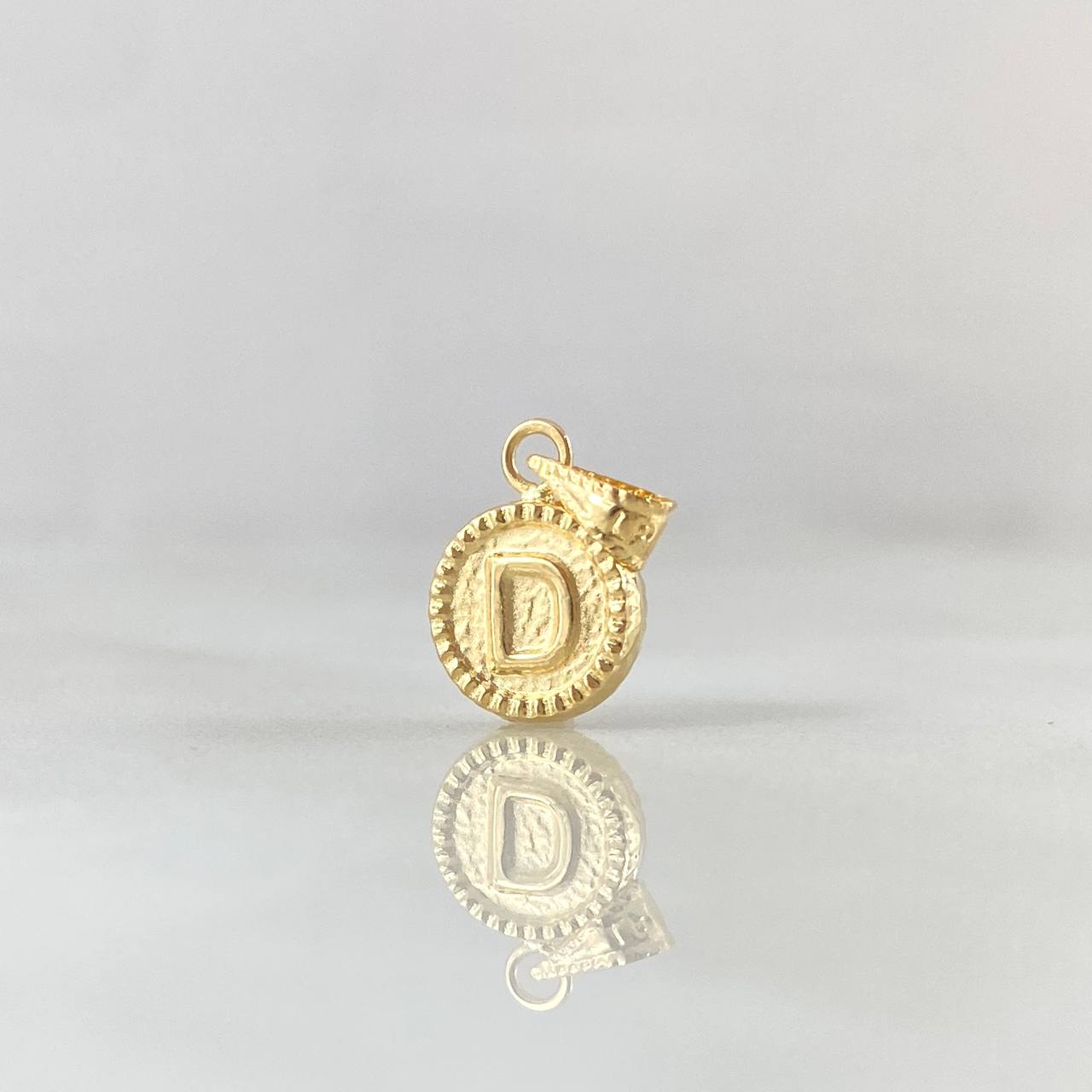 Dije Letra D 0.4gr / 1.4cm / Circulo Cargador Bordeado Oro Amarillo 18K