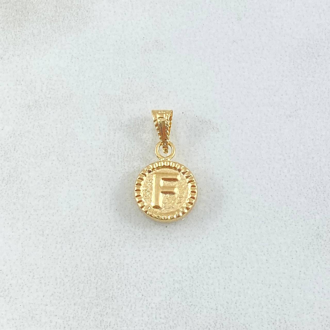 Dije Letra F 0.4gr / 1.4cm / Circulo Texturizado Oro Amarillo 18K *
