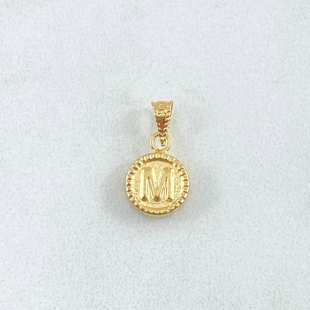 Dije Letra M 0.45gr / 1.5cm-Mate-Bordeado Oro Amarillo 18K ©