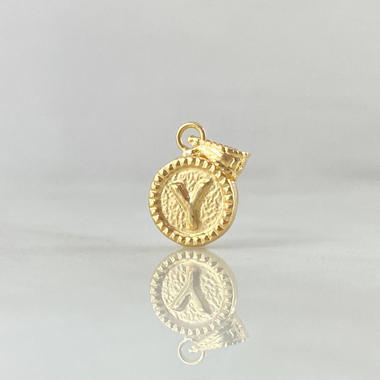 Dije Letra Y 0.4gr / 1.4cm / Circulo Cargador Bordeado Oro Amarillo 18K *