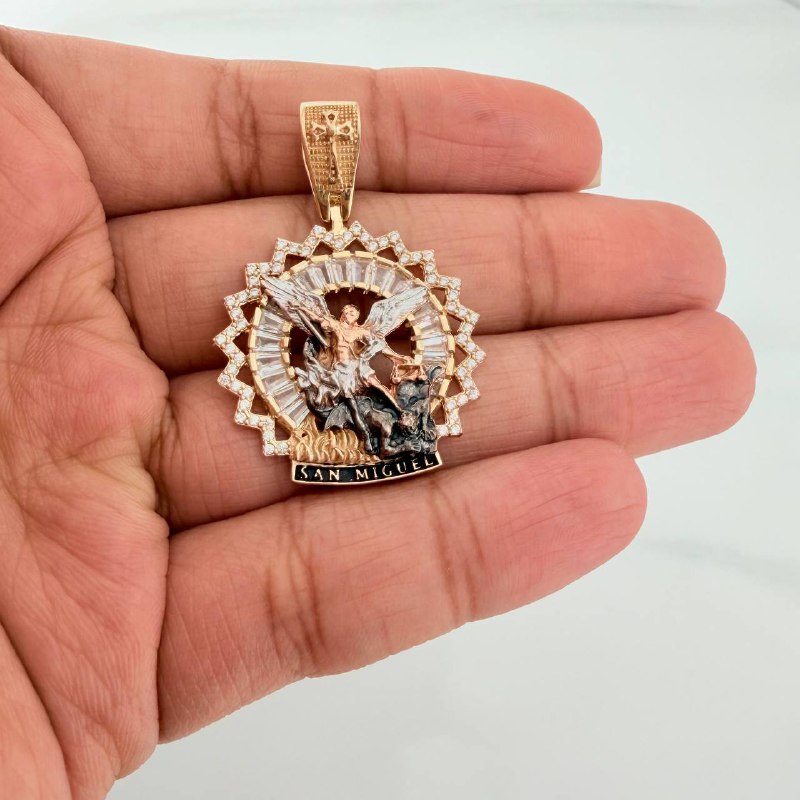 Dije San Miguel Arcangel 7.8g / 3.9 cm Tres Oros 18K