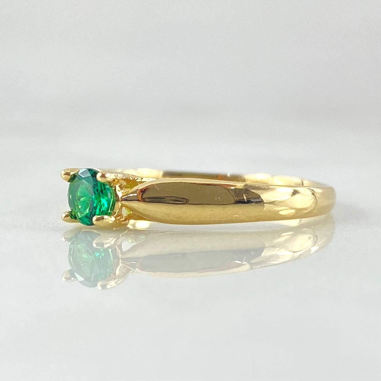 Anillo Solitario Central 2.5gr / T6 / Oro Amarillo 18K