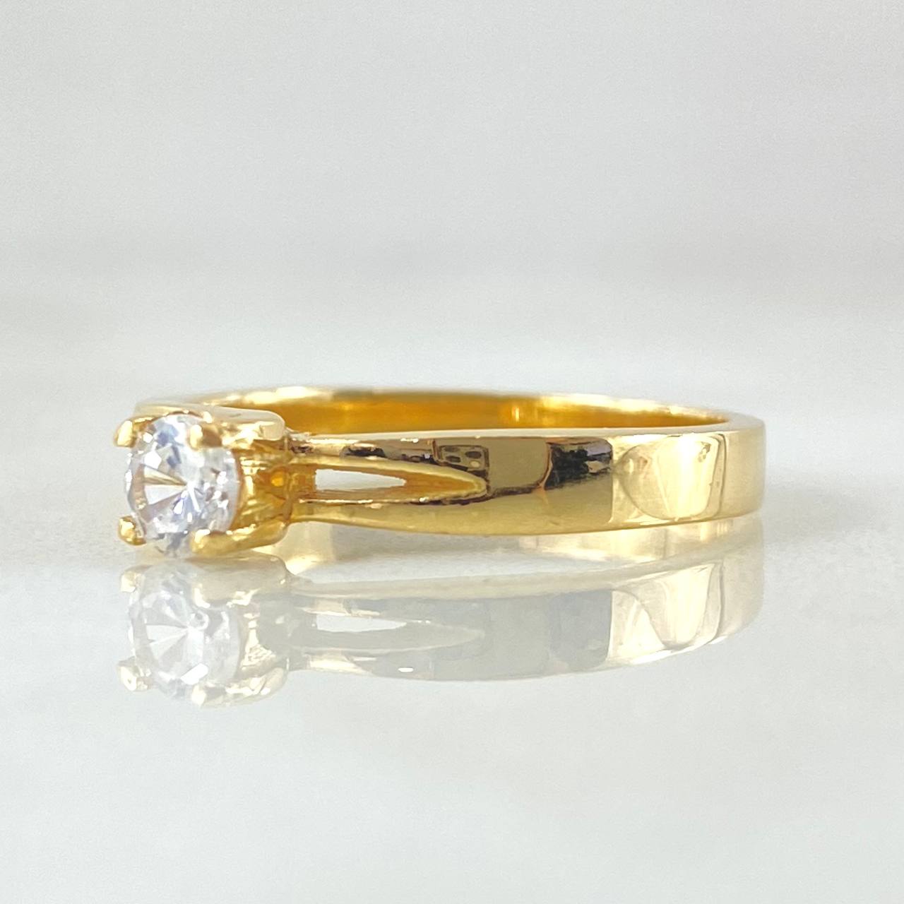 Anillo Solitario Central 3gr / T6 / Oro Amarillo 18K