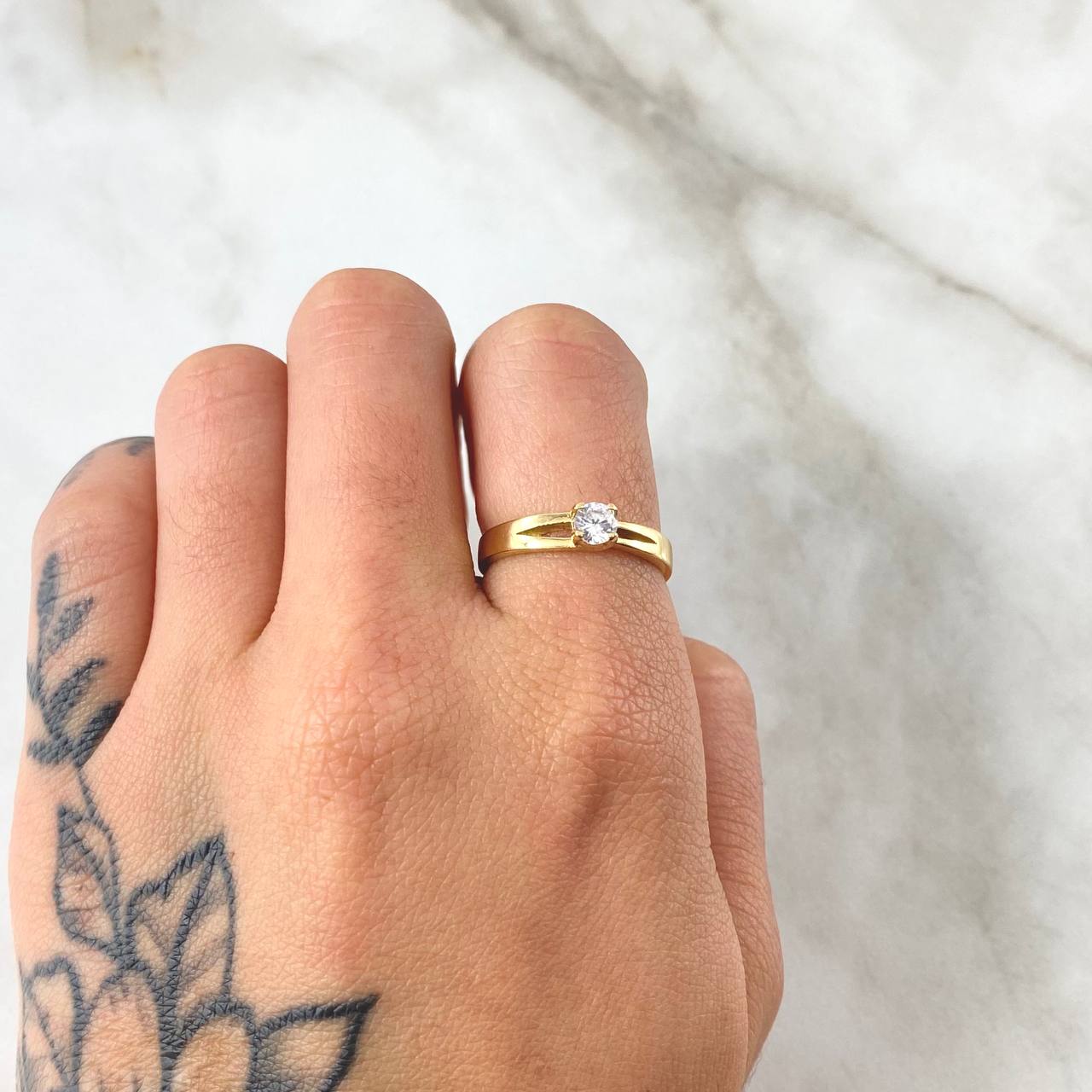 Anillo Solitario Central 3gr / T6 / Oro Amarillo 18K
