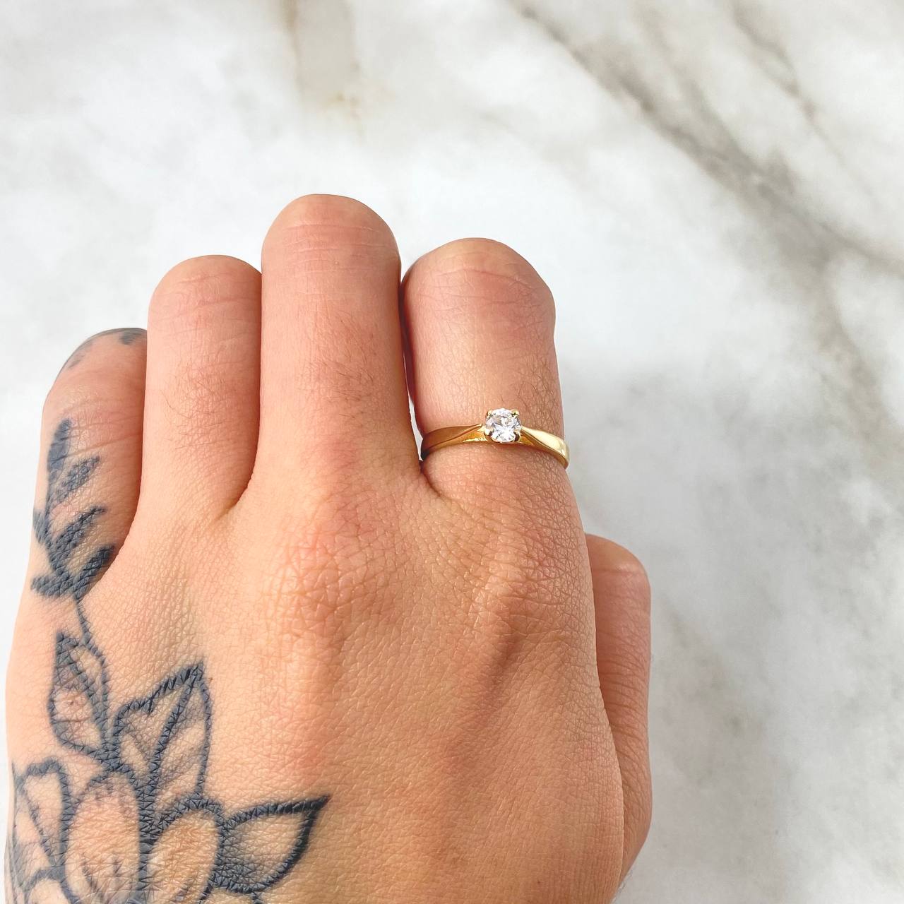 Anillo Solitario Central 1.45gr / T5 1/2 / Oro Amarillo 18K
