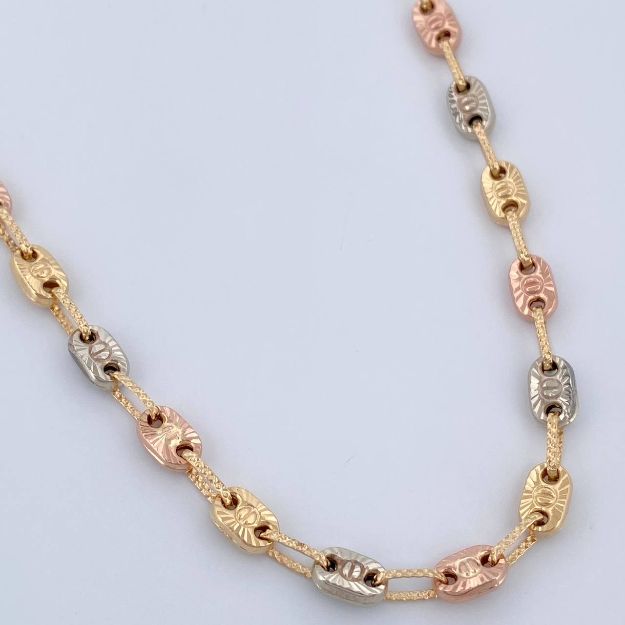 Cadena Rustica Tornillo 12.2gr / 51.2cm / Tres Oros 18K $