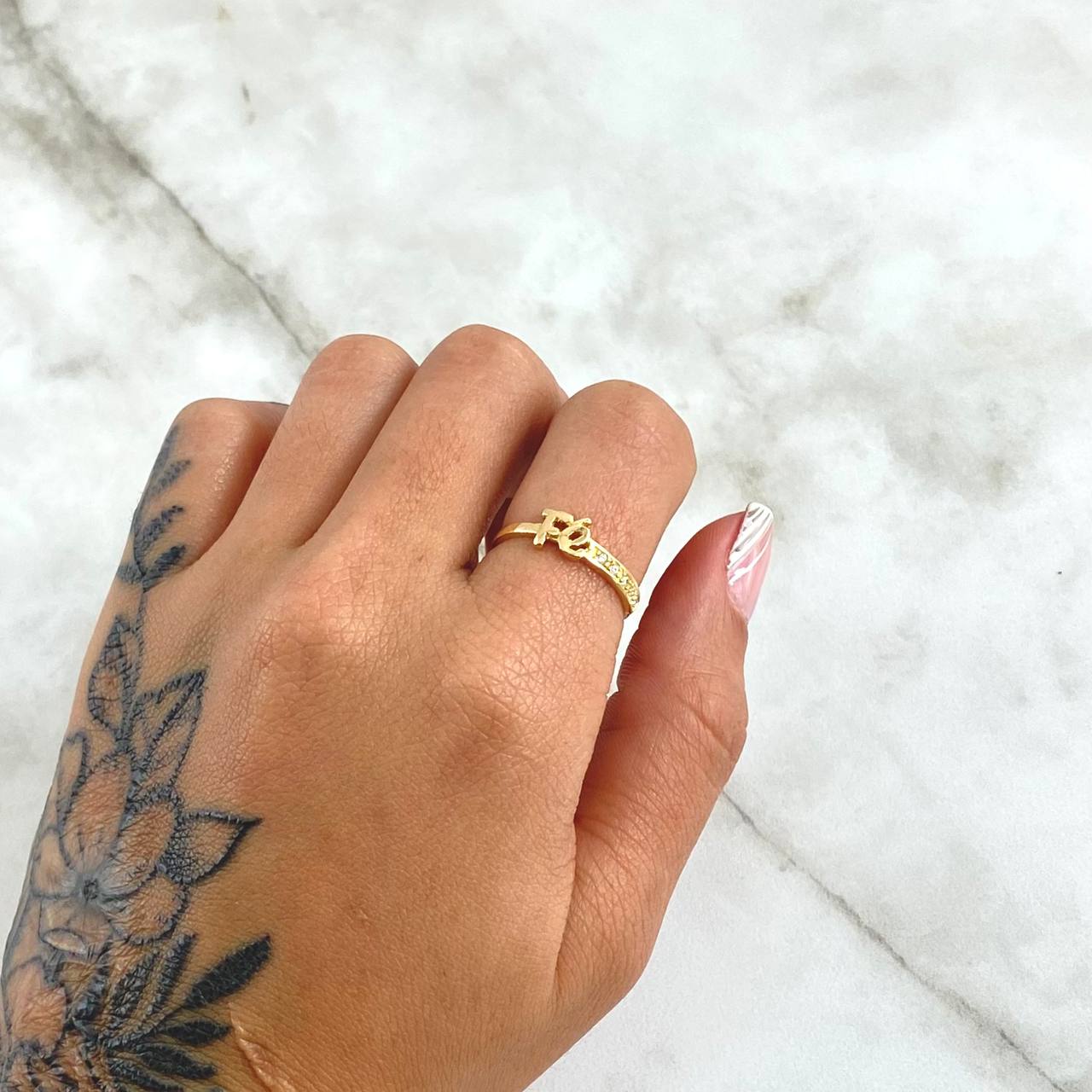 Anillo Fé 1.75gr / T7 1/2 / Circones Blancos Oro Amarillo 18K