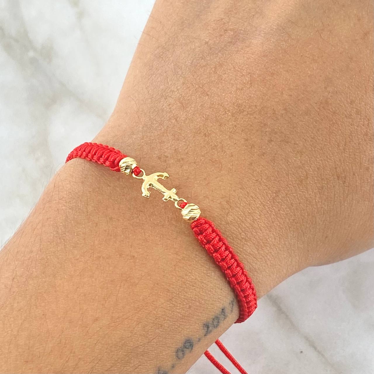 Pulsera Roja Ancla 0.5gr / 4mm Bolas Diamantadas 2 Und Oro Amarillo 18K *