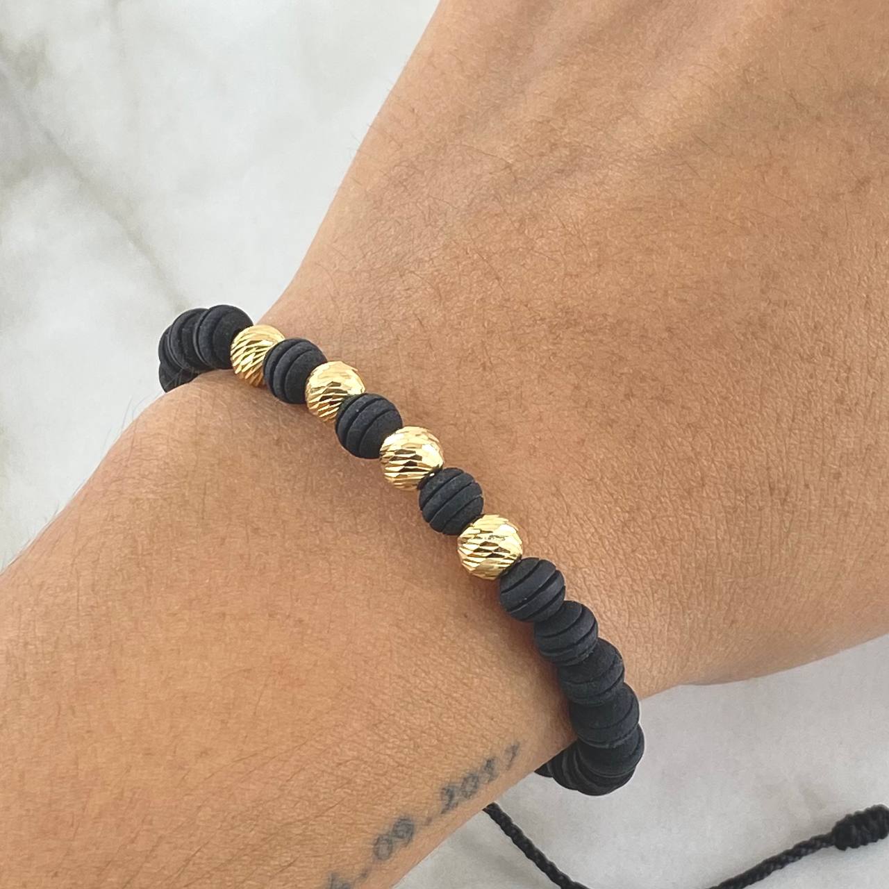Pulsera Negra Bolas Diamantadas 1.2gr / 6mm 4 Und Oro Amarillo 18K (A.C)