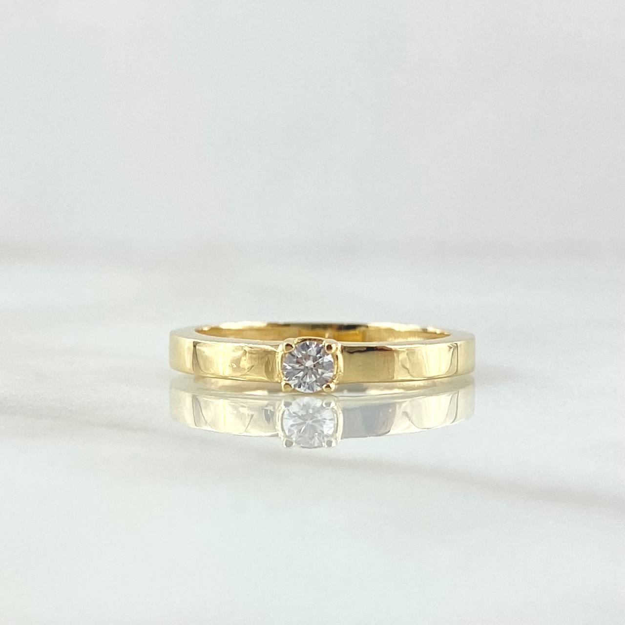 Anillo Solitario Liso Grueso 2.15gr / T7 1/4 / Circon Blanco Oro Amarillo 18K *