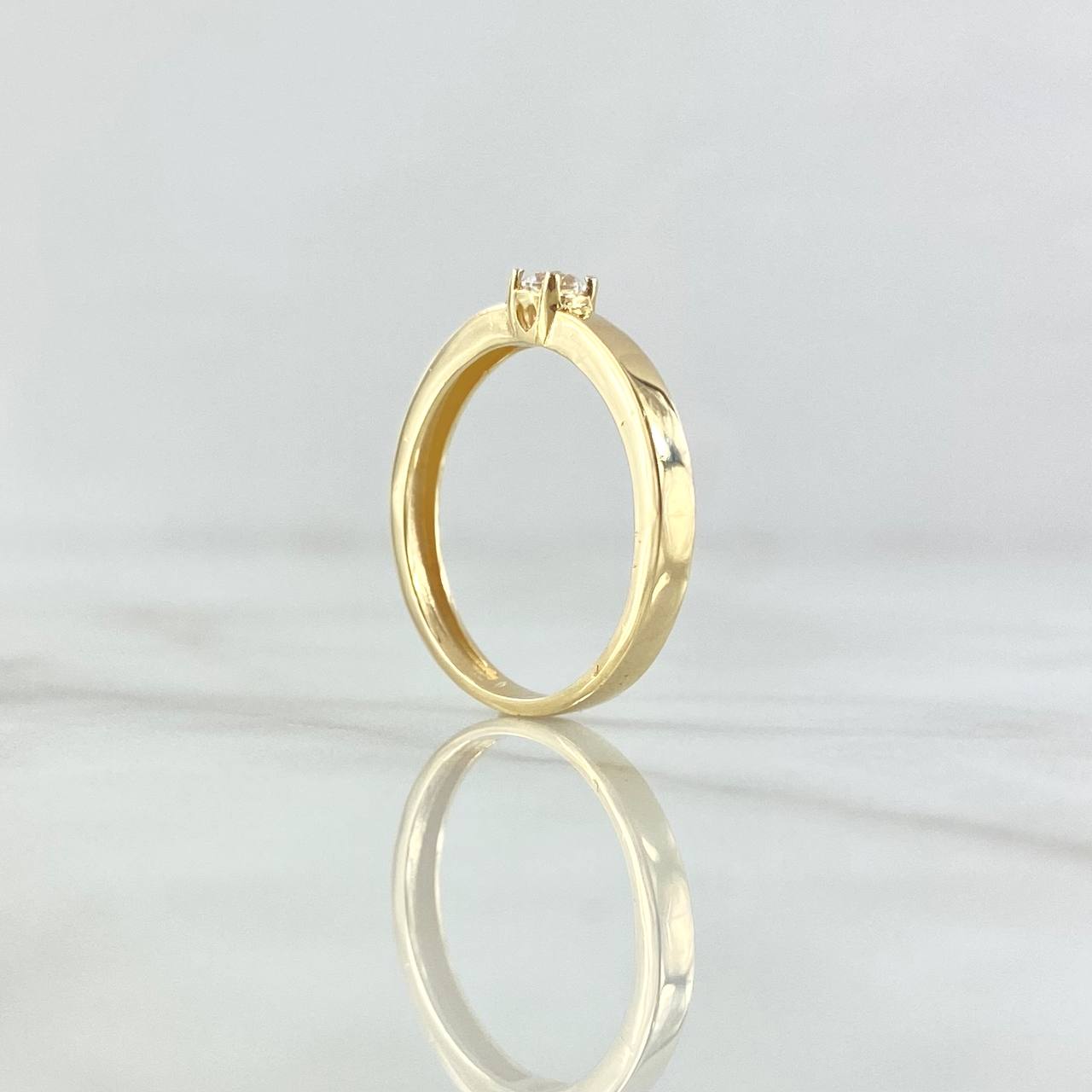 Anillo Solitario Liso Grueso 2.2gr / T6 1/4 / Circon Blanco Oro Amarillo 18K