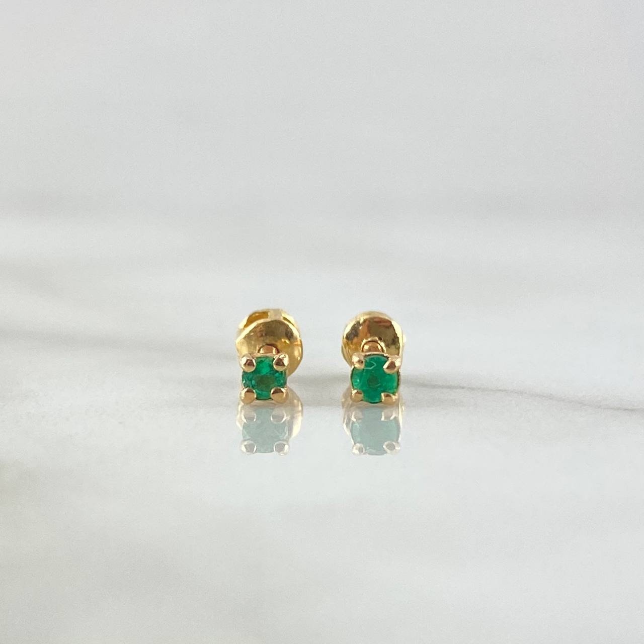 Topos Piedra 0.7gr / 3mm Terminal Circular Esmeralda 4 Pts Oro Amarillo 18K (Joya)