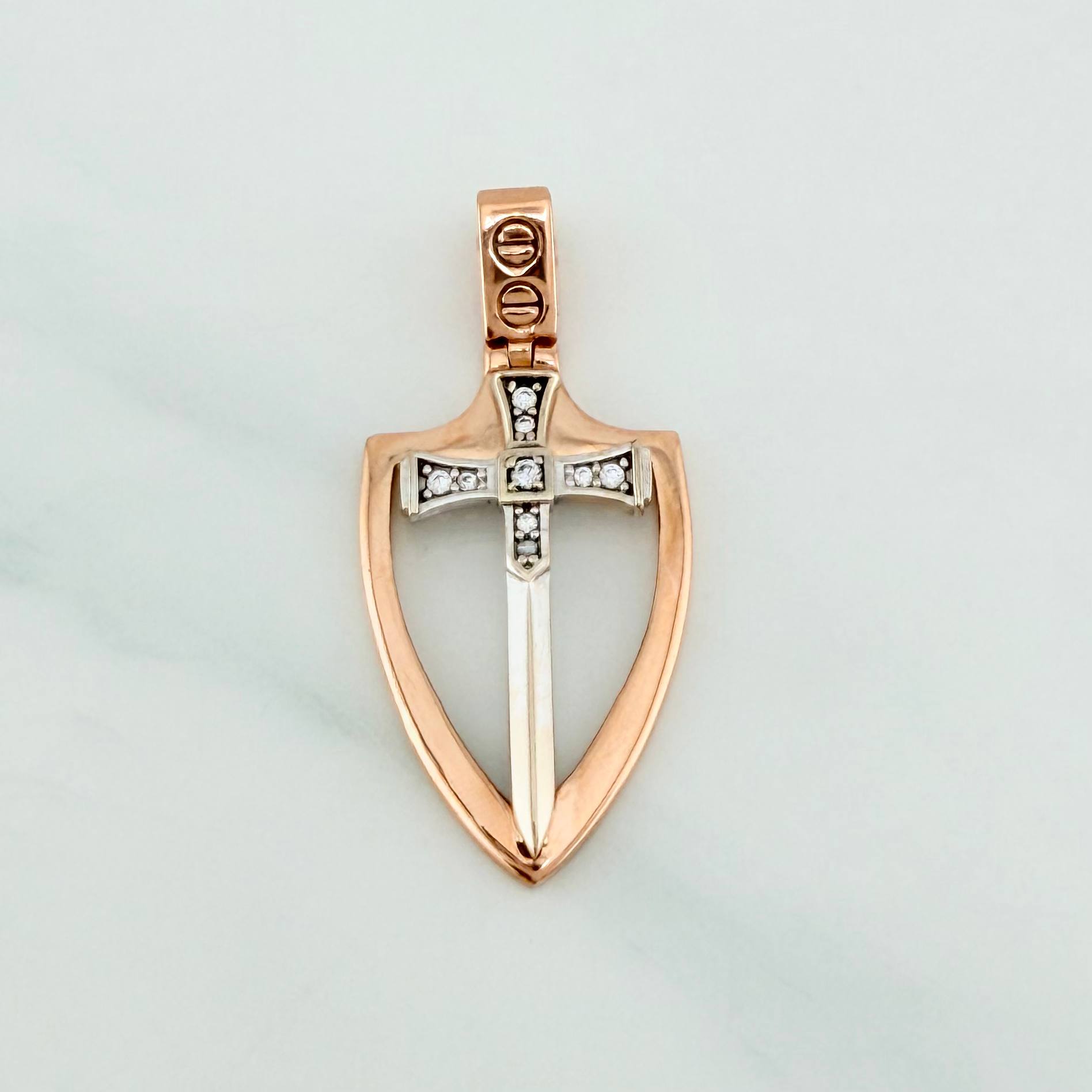 Dije Espada Escudo 3.15 g / 3 cm Dos Oros Blanco Rosa 18K