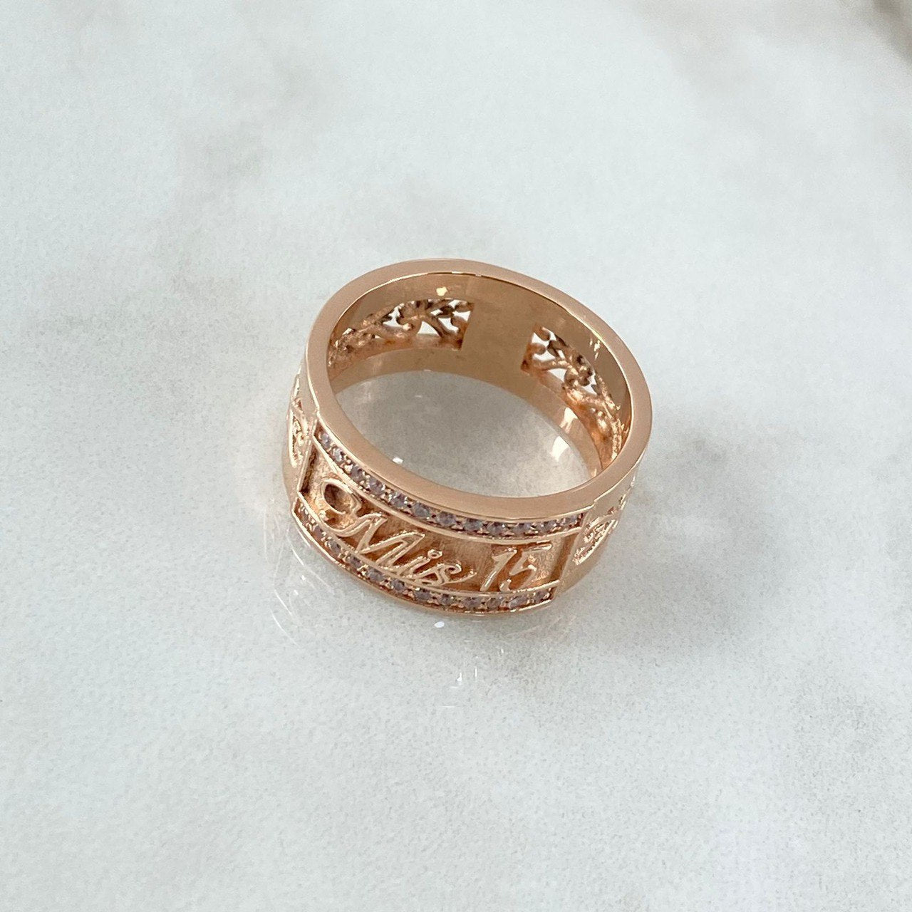 Fabricacion Bajo Pedido Anillo Mis 15s 11gr / Circones Blancos Oro Rosa 18K