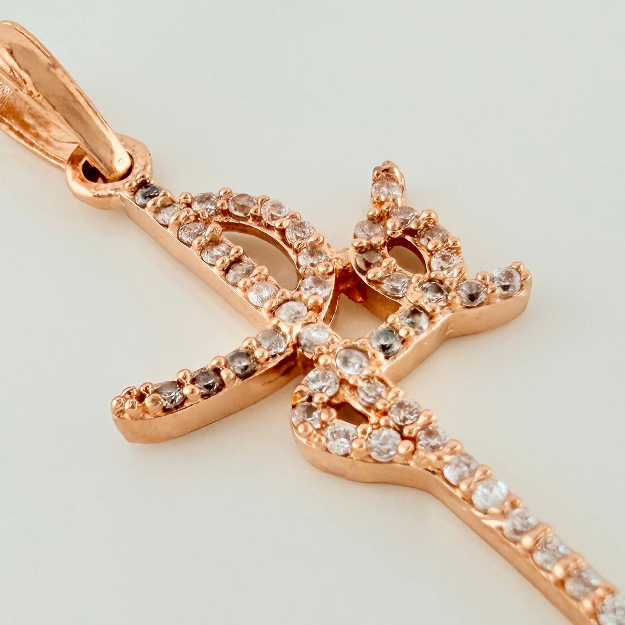 Dije Fe 1.35gr / 3.3cm / Oro Rosa 18K &