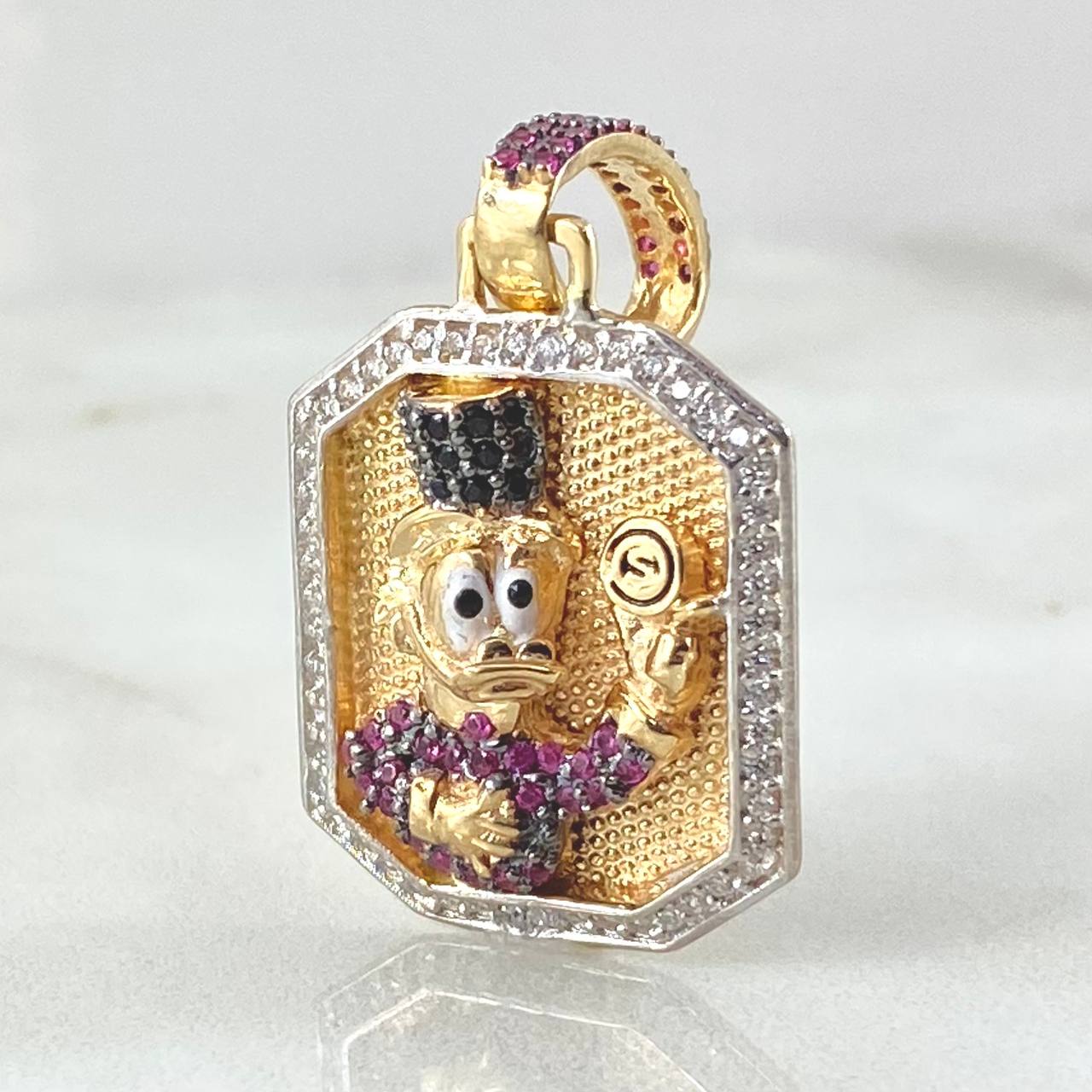 Dije Placa Pato Dinero 6.35gr / 3.7cm / Dos Oros Amarillo Blanco 18K *