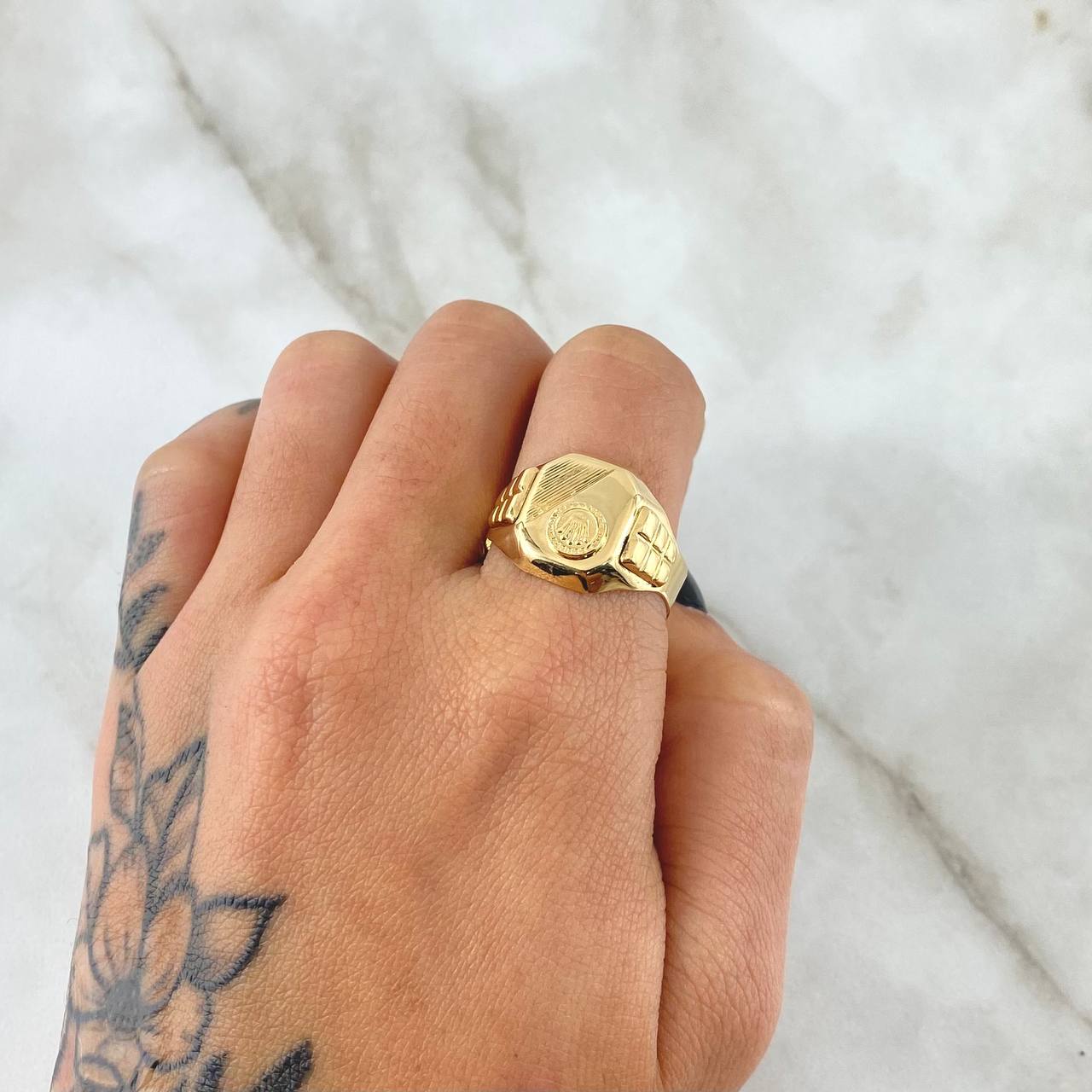 Anillo Sello Corona RX Rayada  4.2gr / T10 / Oro Amarillo 18K ©