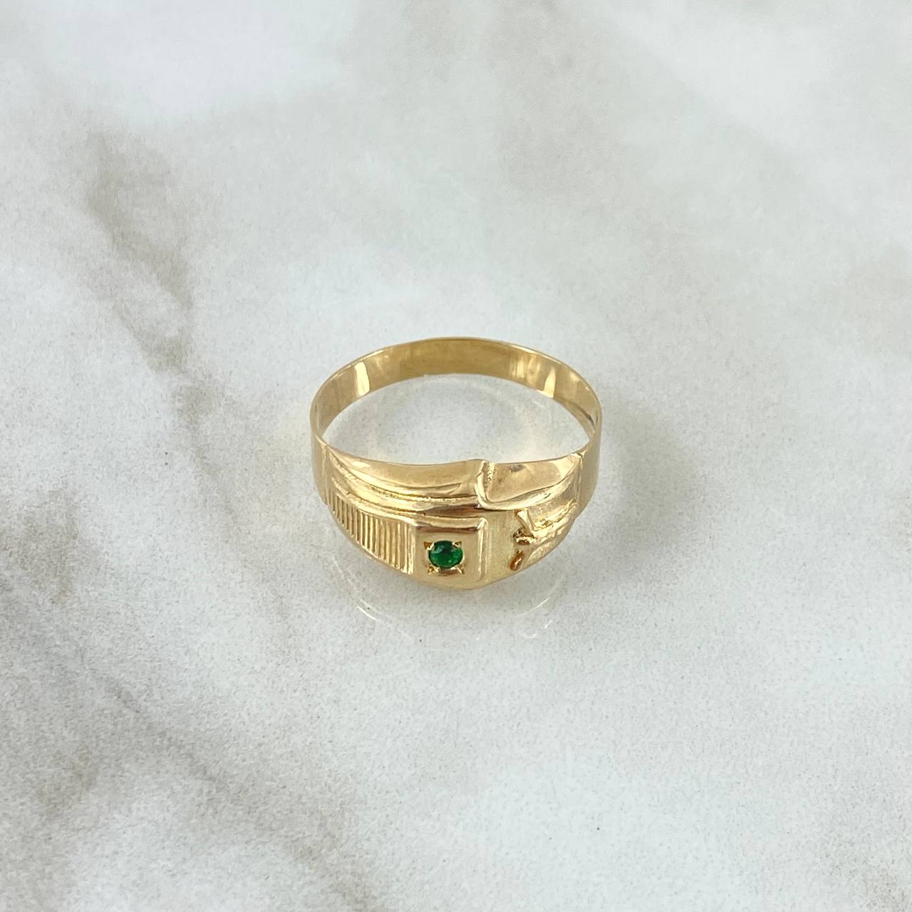 Anillo Cristo Punta Rayada 2.5gr / T7 3/4 / Circon Verde Oro Amarillo 18K