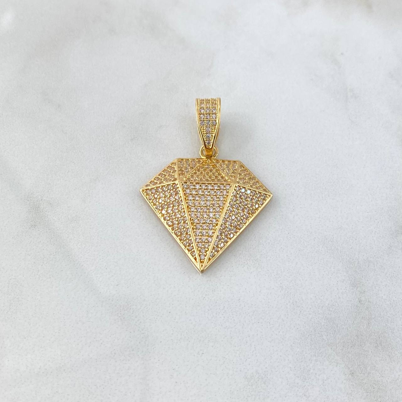 Dije Silueta Diamante 5.7gr / 3.7cm / Circones Blancos Oro Amarillo 18K ©