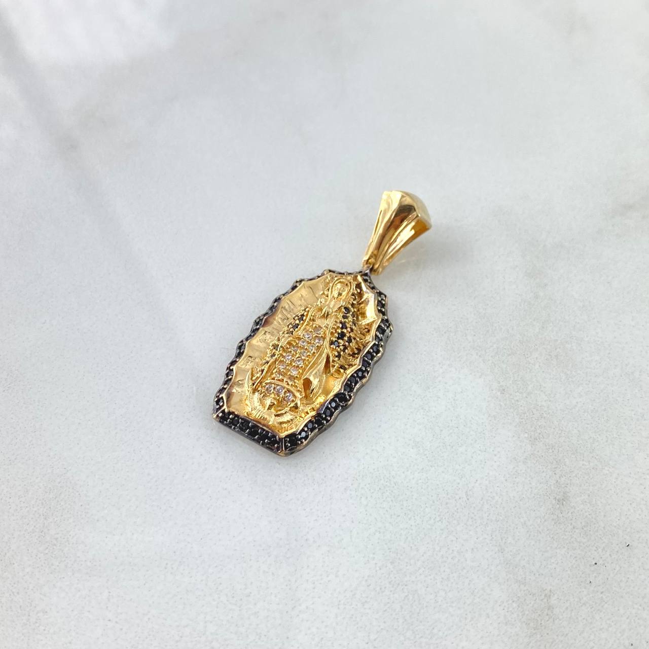 Dije Virgen de Guadalupe 6.1gr / 3.5cm / Circones Blancos Negros Oro Amarillo 18K ©