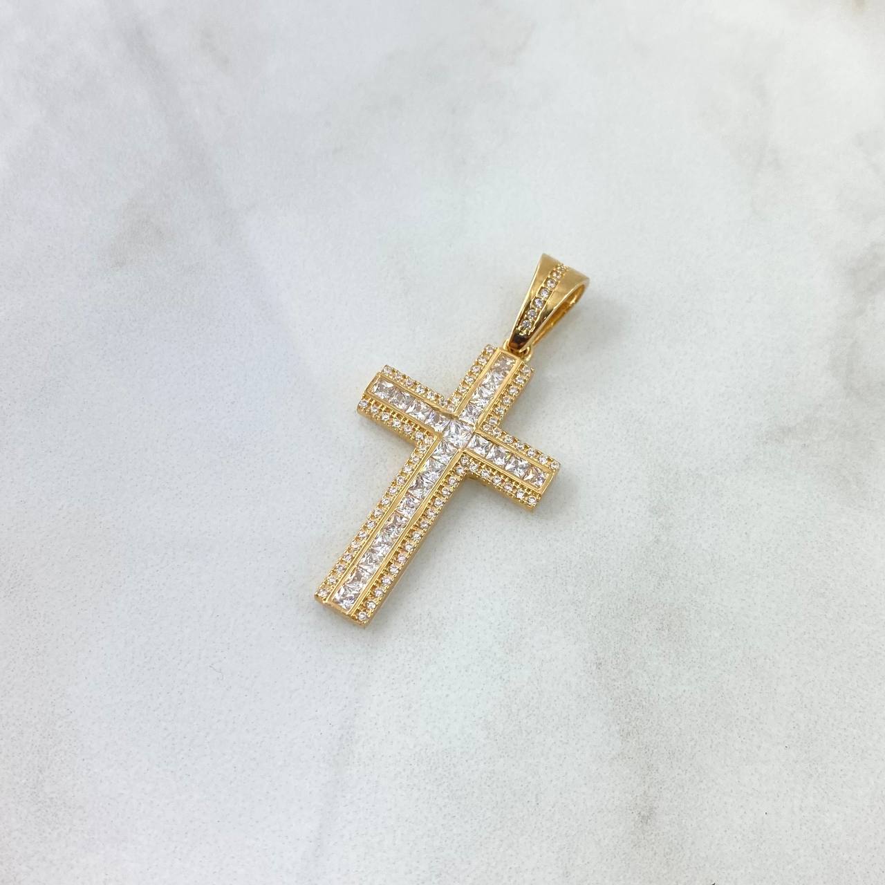 Dije Cruz Parcial 4.55gr / 4.3cm / Circones Blancos Oro Amarillo 18K ©