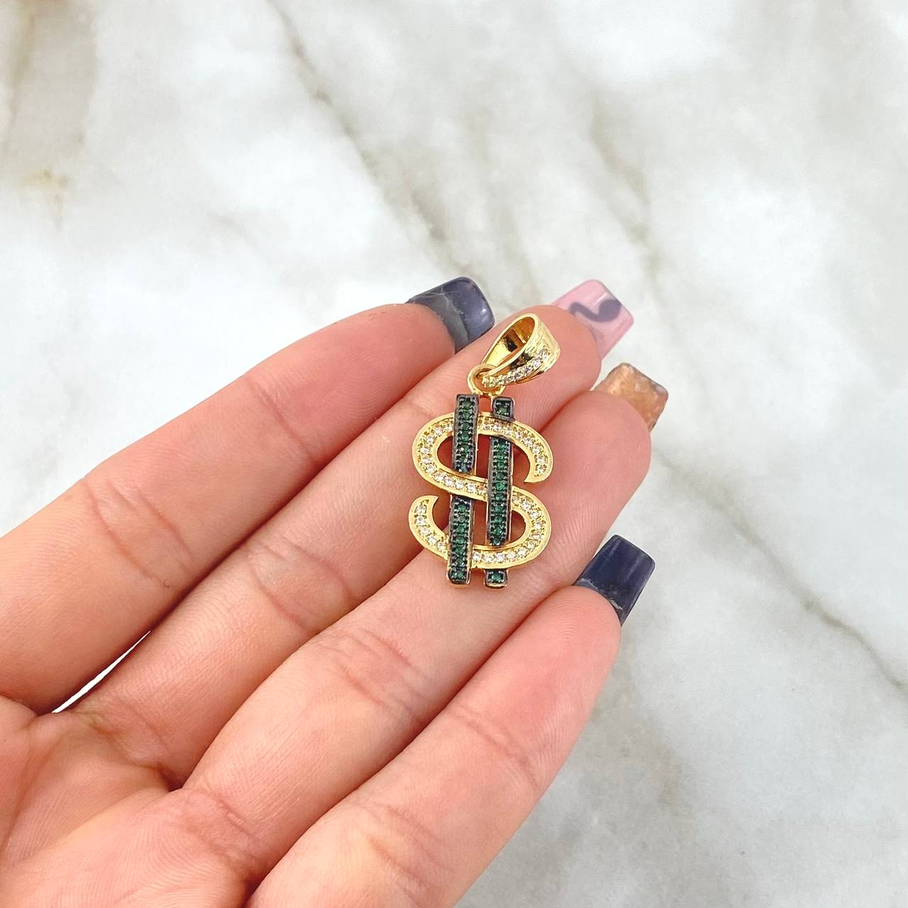 Dije Signo Dólar 3.7gr / 3.1cm / Circones Blancos Verdes Y Negros Oro Amarillo 18K ©