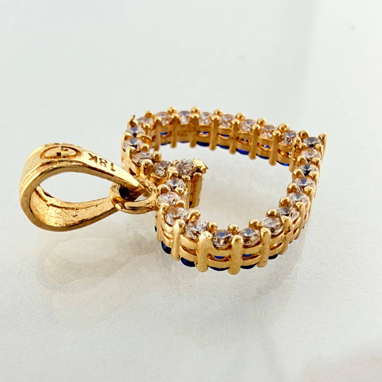 Dije Silueta Corazón Doble Faz 1.4gr / 1.8cm / Oro Amarillo 18K ©