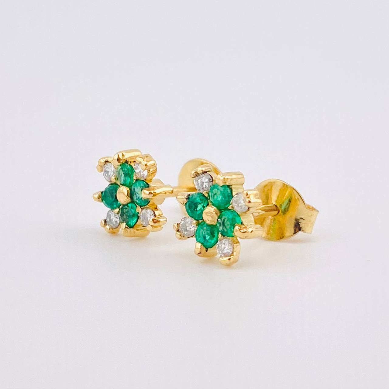 Topos Centella Esmeraldas 24pts Diamantes 14pts 1.75gr / 7mm Oro Amarillo 18K ©