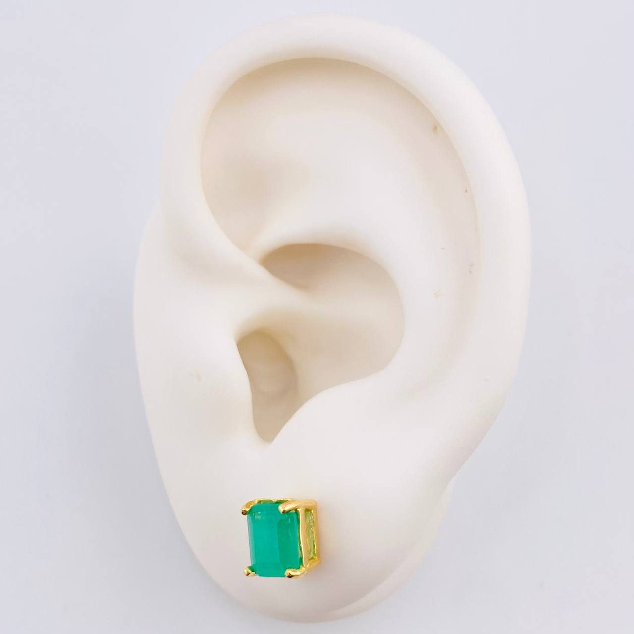 Topos Canasta Cuadricular Esmeraldas 2.4 Qts 2.35gr / 7mm Oro Amarillo 18K ©