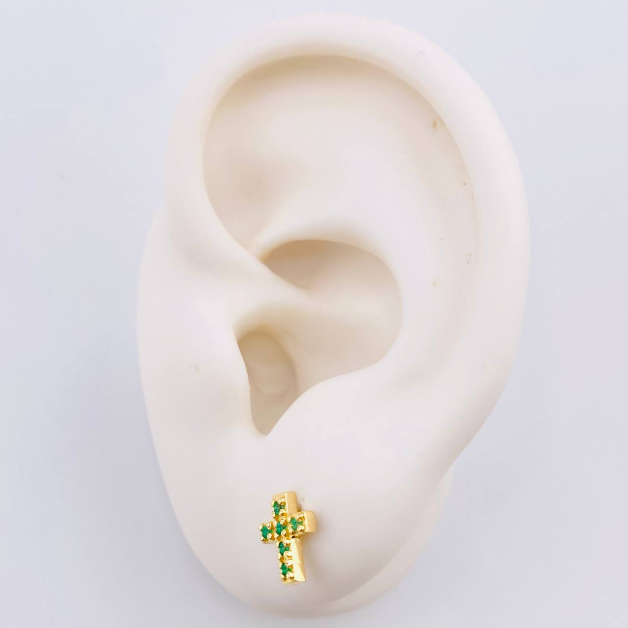 Topos Crúz Latina Esmeraldas 19pts 1.5gr / 0.8cm / Oro Amarillo 18K ©