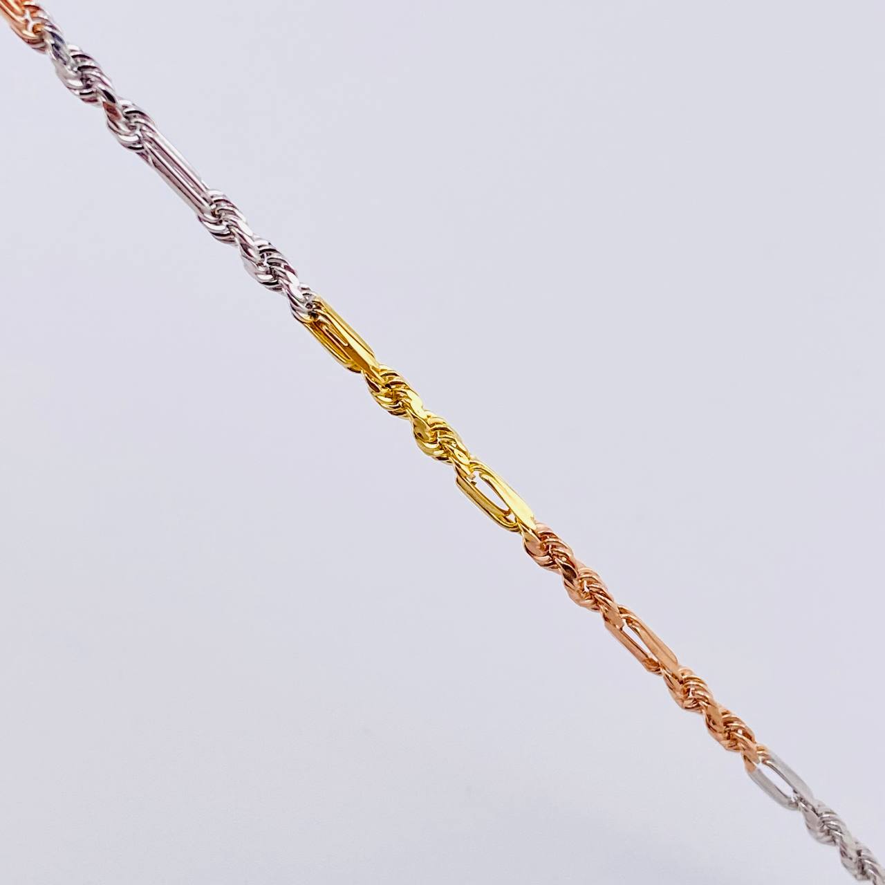 Pulso Lazo Intercalado 2.45gr / 19cm / 2.4mm Tres Oros +3 18K