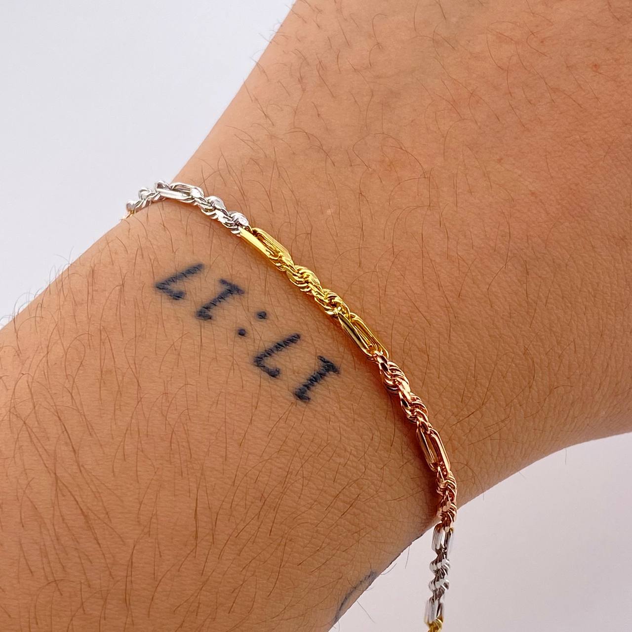 Pulso Lazo Intercalado 2.45gr / 19cm / 2.4mm Tres Oros +3 18K