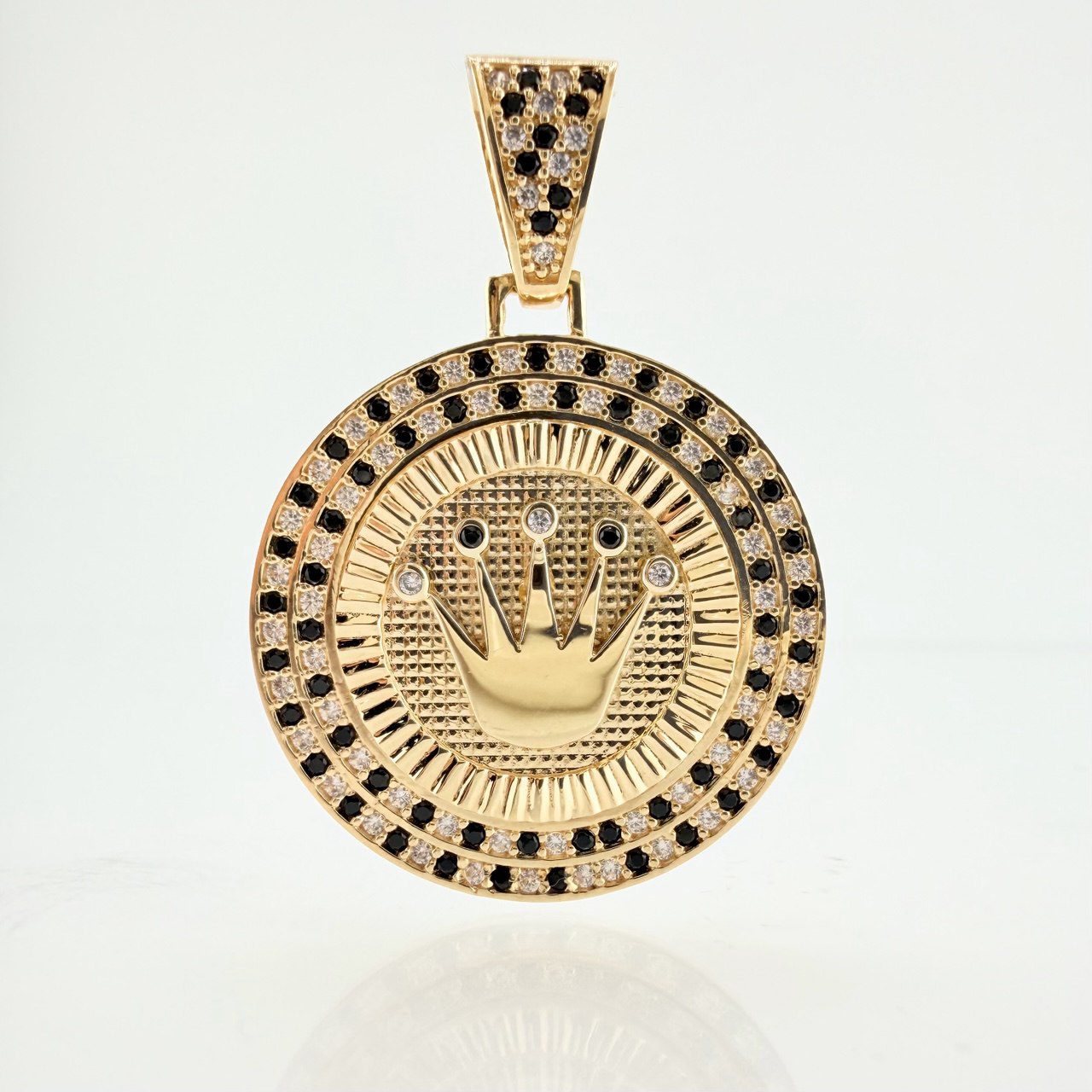 Dije Placa Corona Circular 7gr / 3.7cm / Oro Amarillo 18K ©