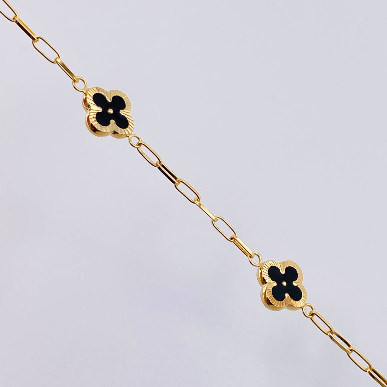 Pulso Cajon Trebol Negro 3.85gr / 18cm / 10mm Oro Amarillo 18K ©