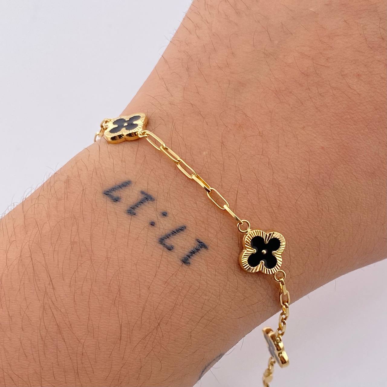 Pulso Cajon Trebol Negro 3.85gr / 18cm / 10mm Oro Amarillo 18K ©