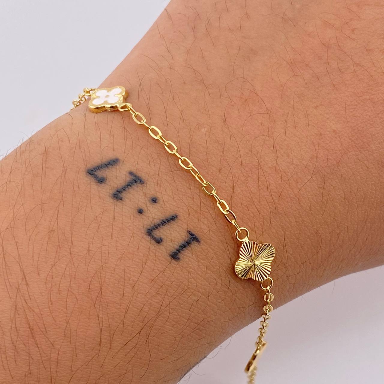 Pulso Aro Seguido Trebol Doble Faz 2.35gr / 19cm / 8.1mm Oro Amarillo 18K