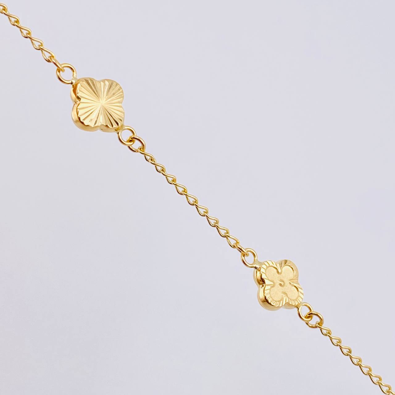 Pulso Aro Seguido Trebol Dorado 3.05gr / 19cm / 8.2mm Oro Amarillo 18K