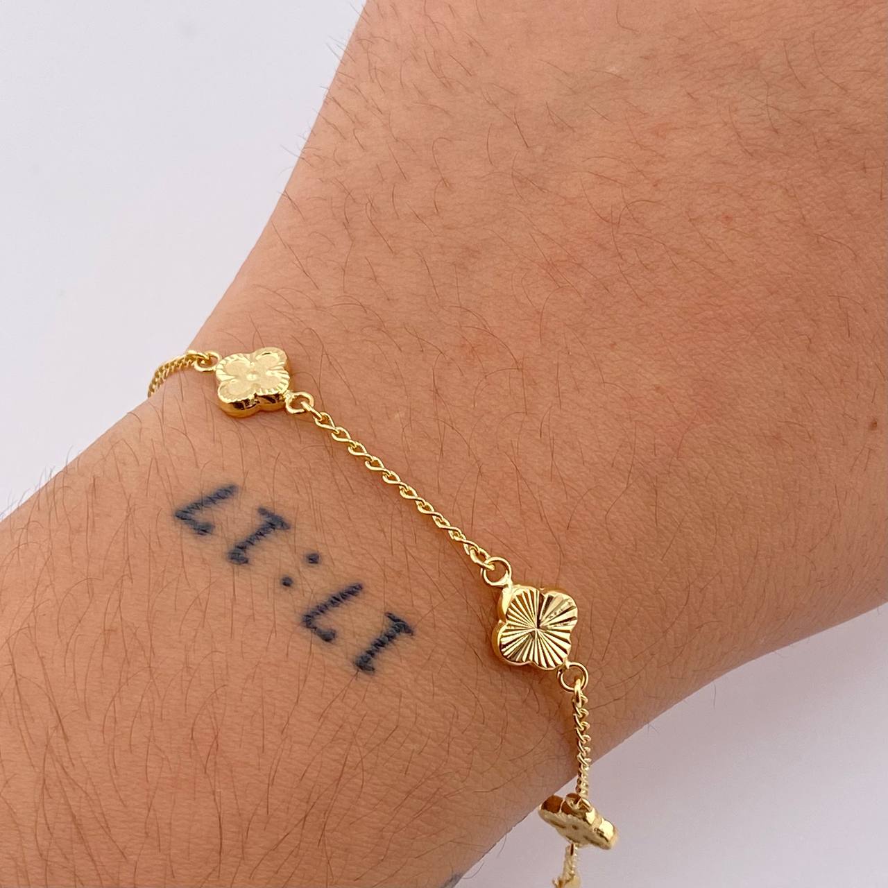 Pulso Aro Seguido Trebol Dorado 3.05gr / 19cm / 8.2mm Oro Amarillo 18K