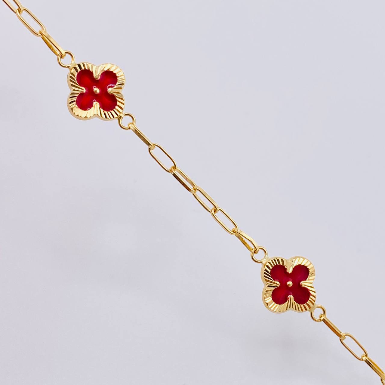 Pulso Cajon Trebol Rojo 3.7gr / 18cm / 10mm Oro Amarillo 18K
