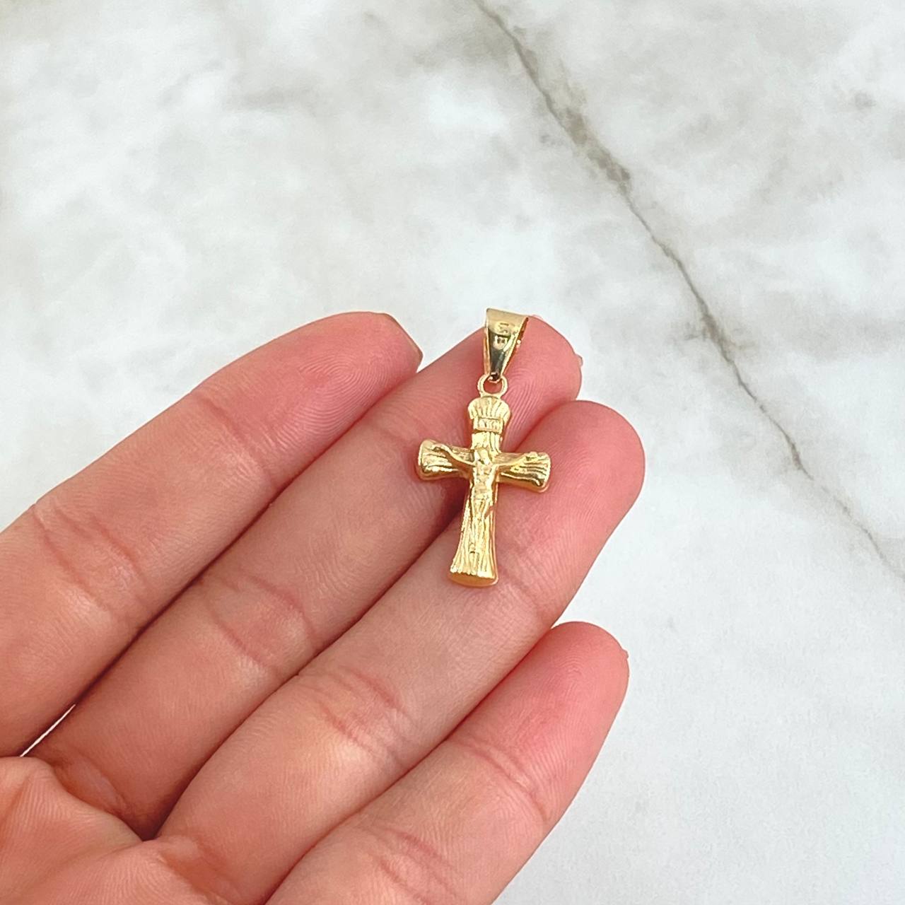 Dije Cruz Cristo Corteza 0.85gr / 3cm / Troquelado Oro Amarillo 18K