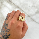 Anillo Herradura Caballo 3.4gr / T10 1/4 / Circones Blancos - Verdes Oro Amarillo 18K ©